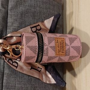 NWOT KEYCHAIN HOLDER